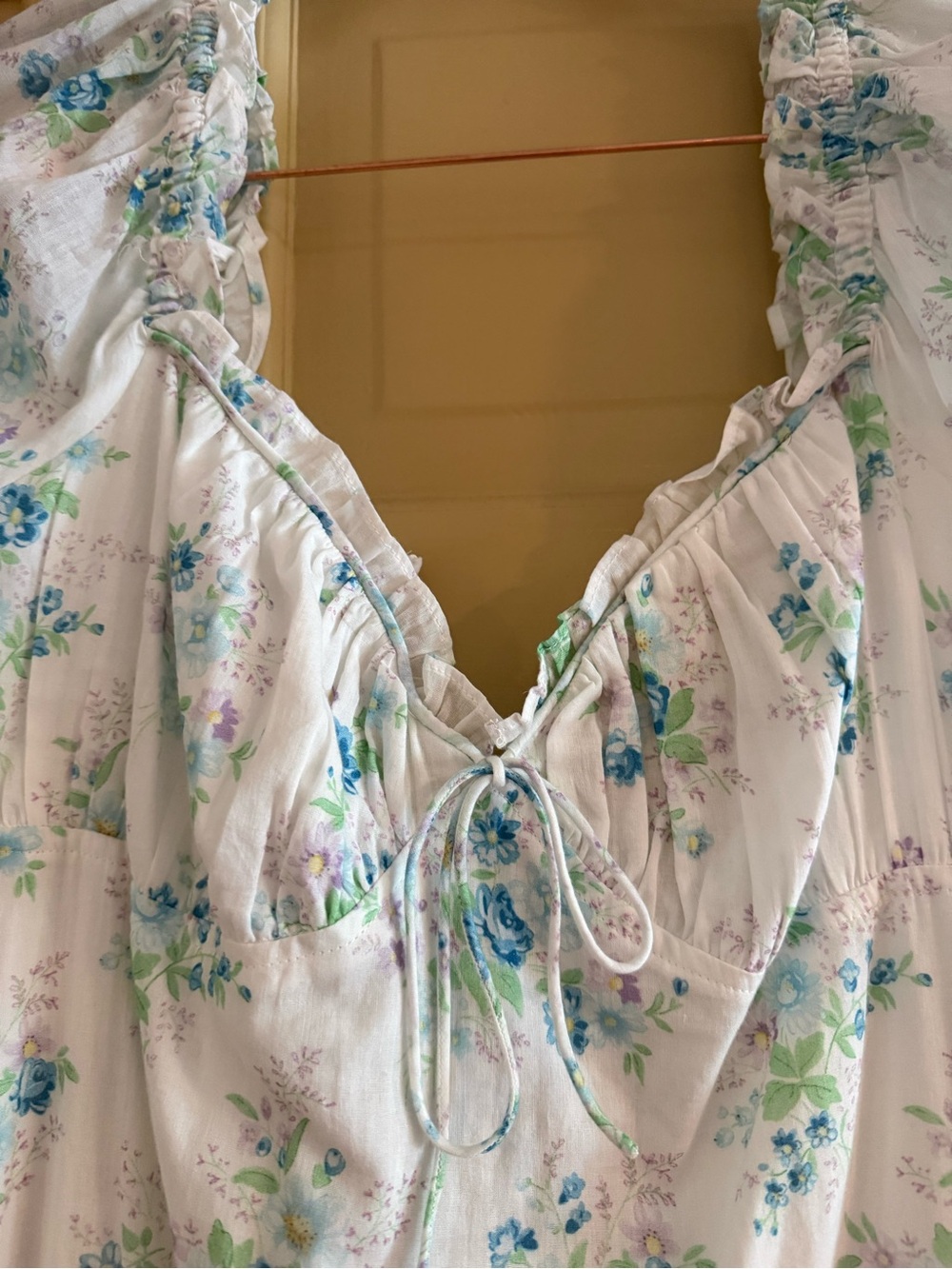 Women's White Floral dress - Picture 2 of 7